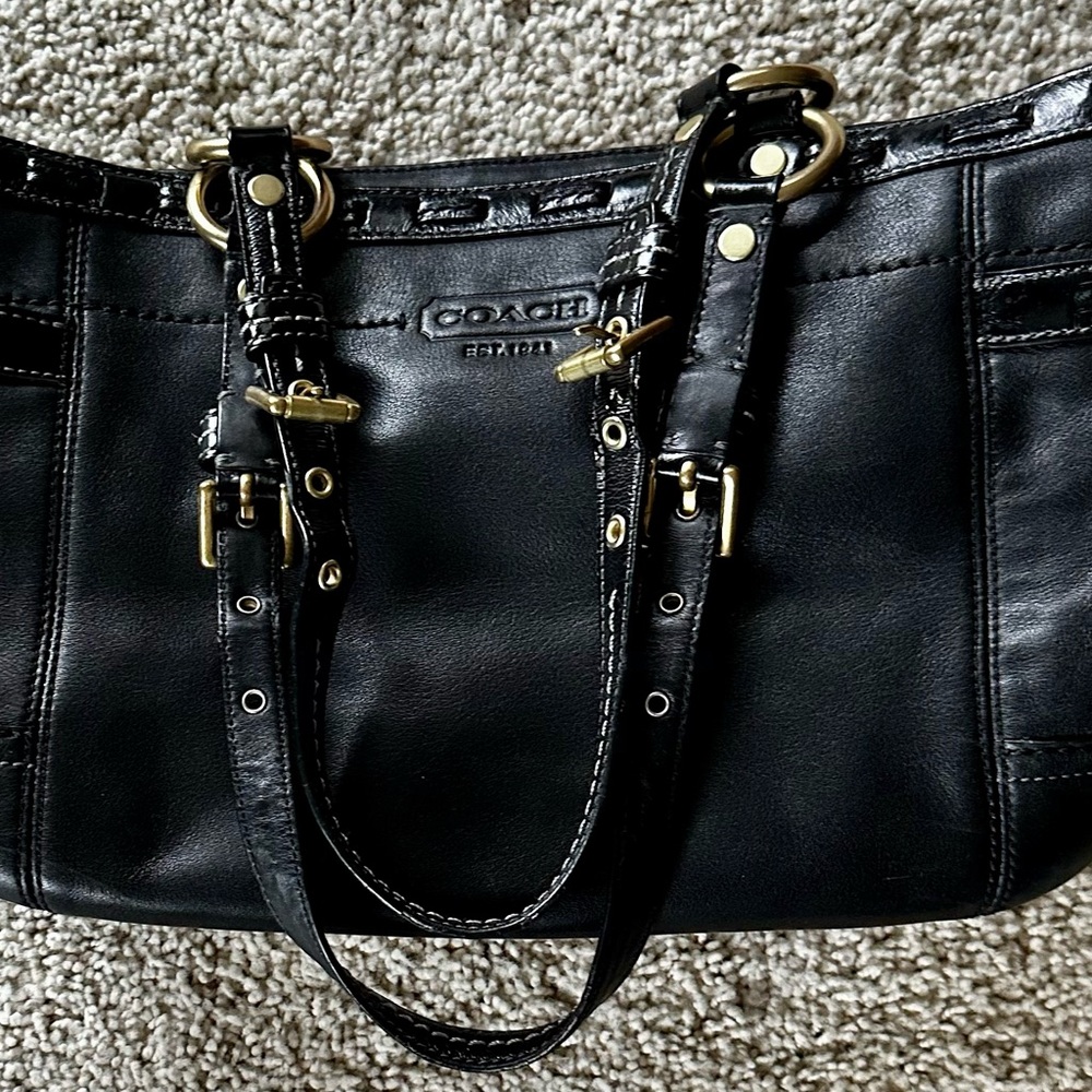 Coach bag, large, beautiful bag   Black w/ lite blue interior
